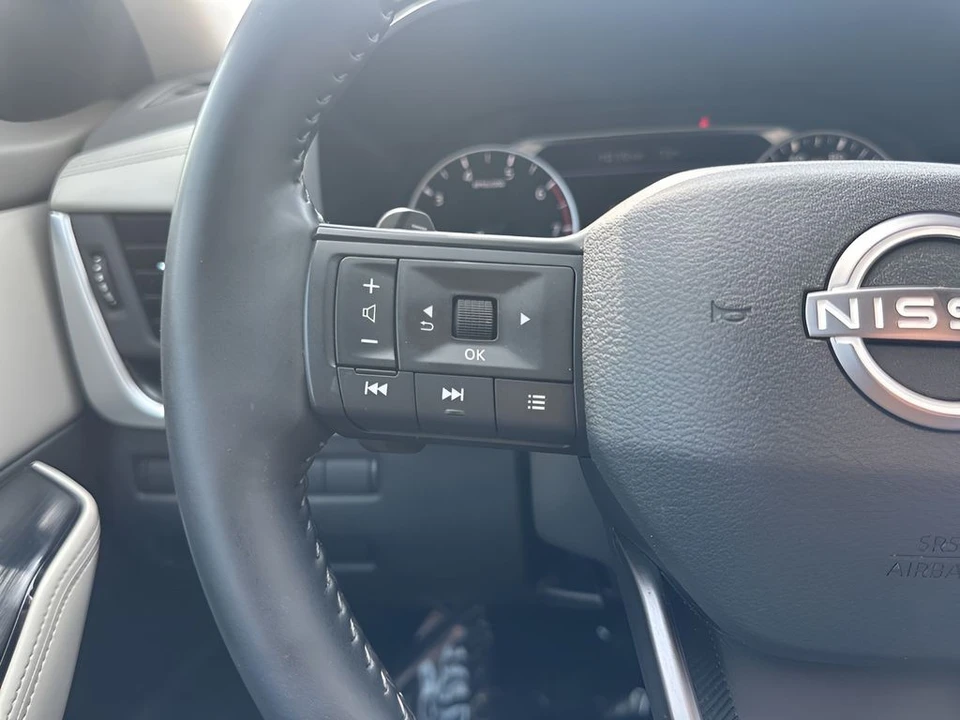 2025 Nissan Rogue - Image 14 of 21