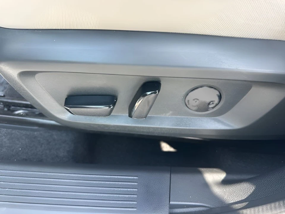 2025 Nissan Rogue - Image 10 of 21