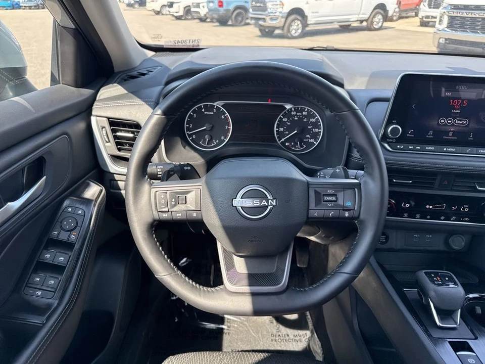 2025 Nissan Rogue - Image 14 of 21