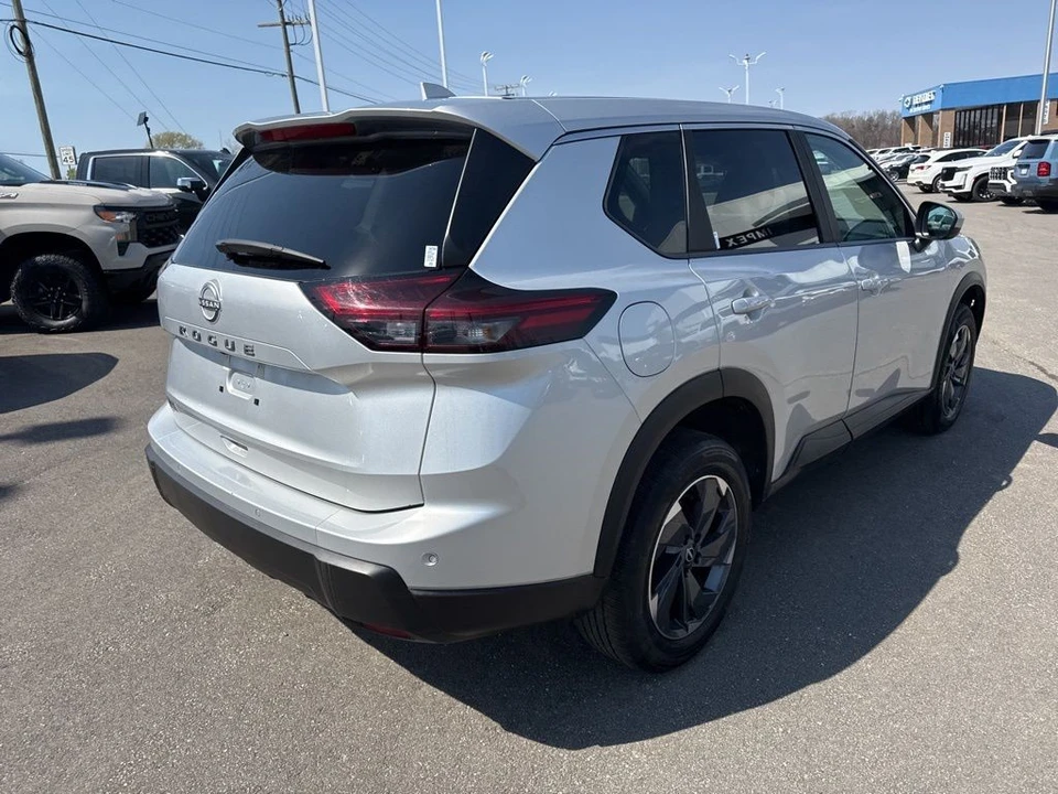 2025 Nissan Rogue - Image 5 of 21