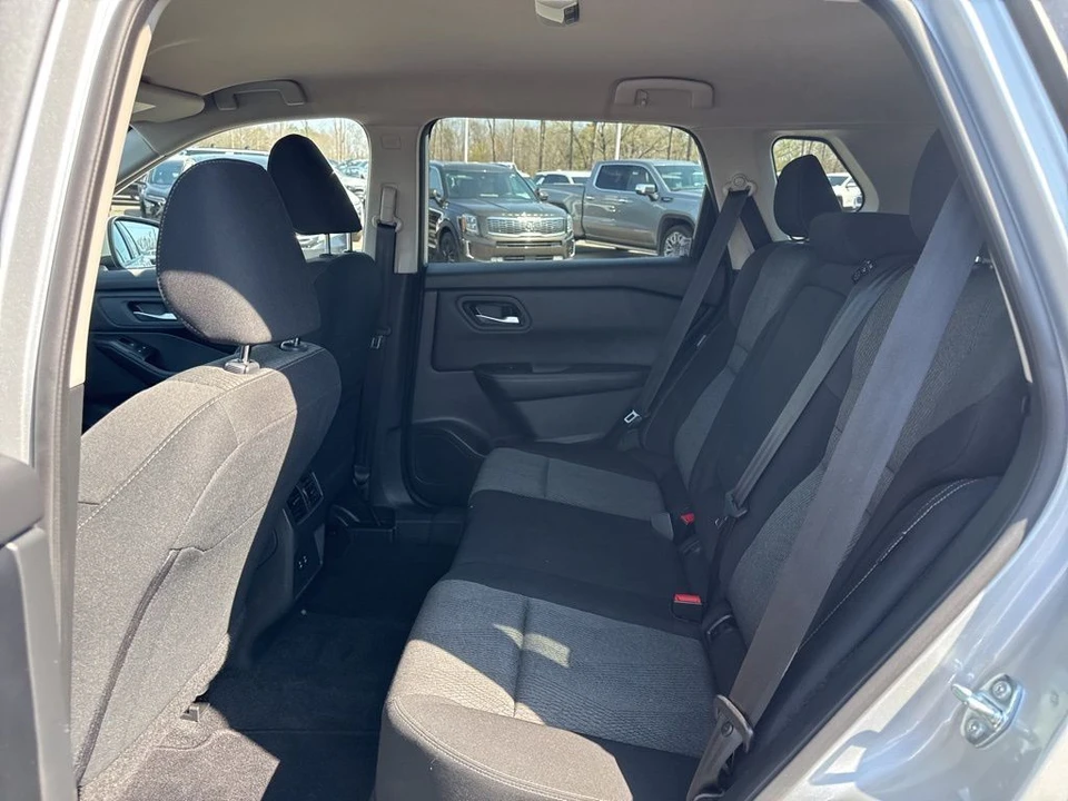 2025 Nissan Rogue - Image 11 of 21