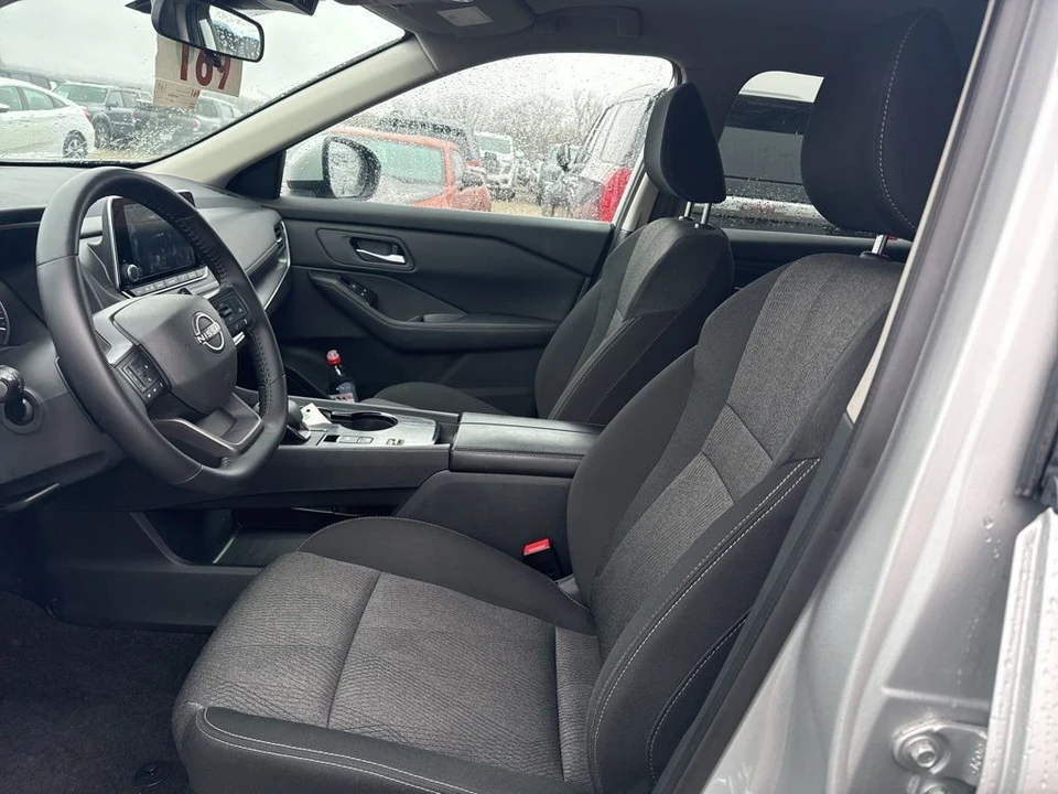 2025 Nissan Rogue - Image 5 of 6