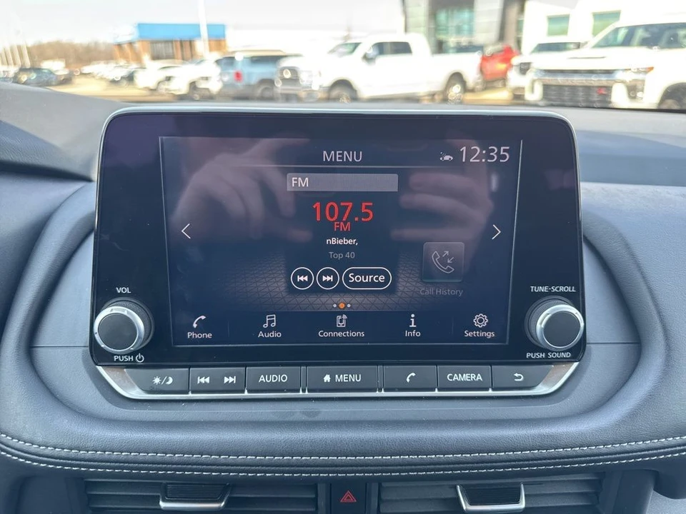 2025 Nissan Rogue - Image 18 of 21
