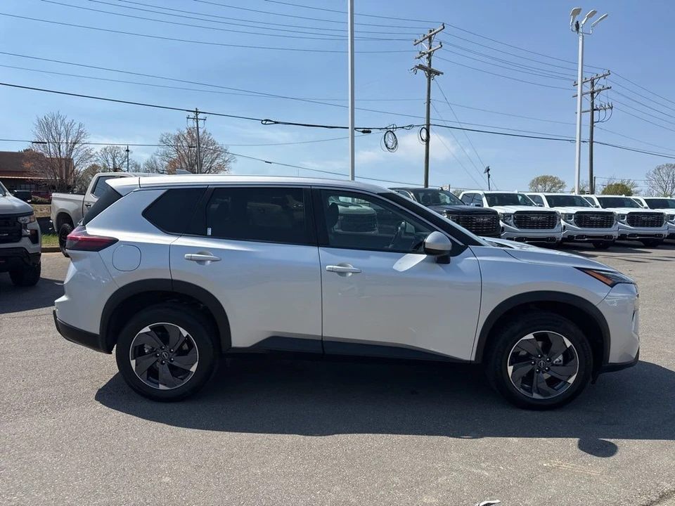2025 Nissan Rogue - Image 6 of 21