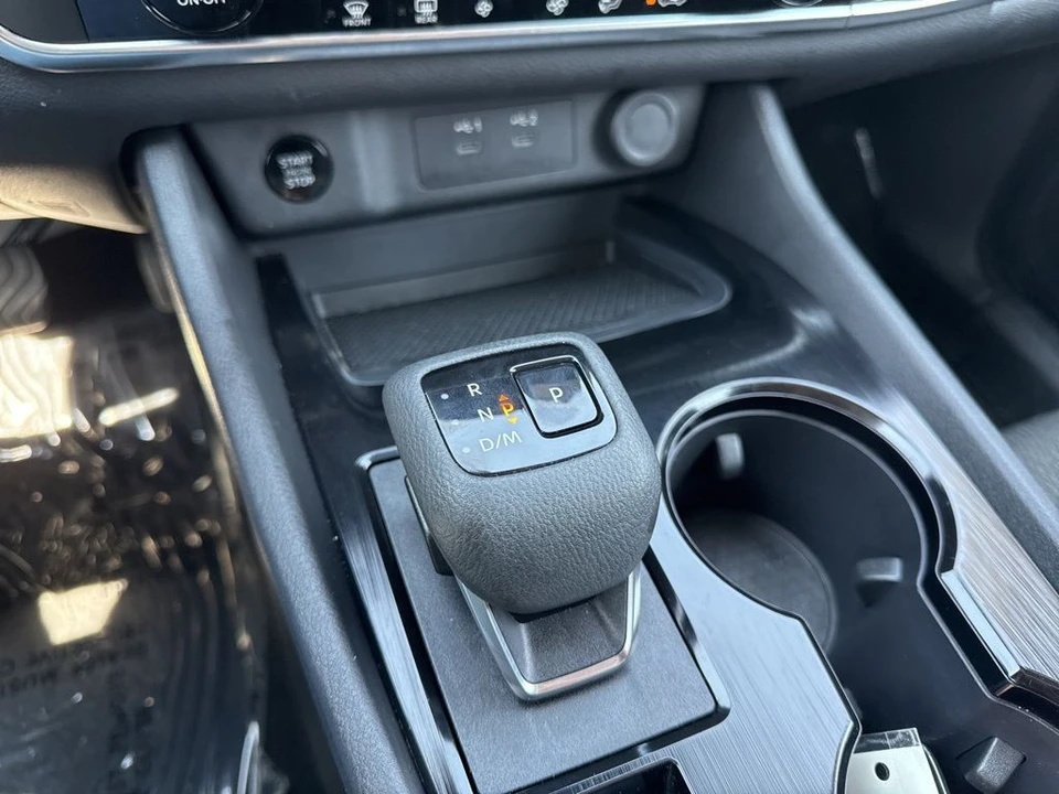 2025 Nissan Rogue - Image 17 of 21