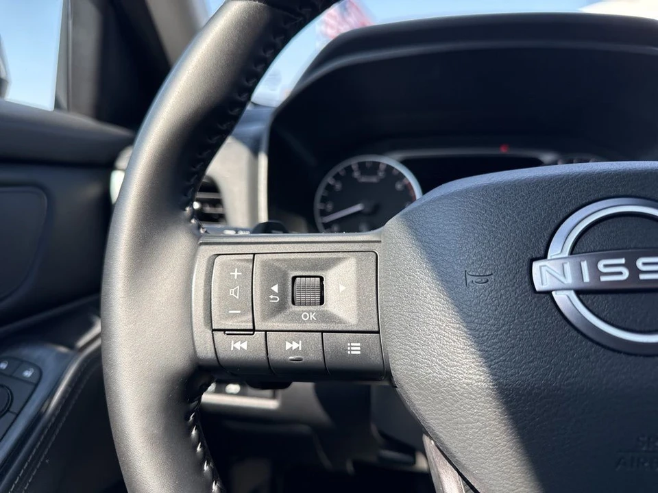 2025 Nissan Rogue - Image 15 of 21