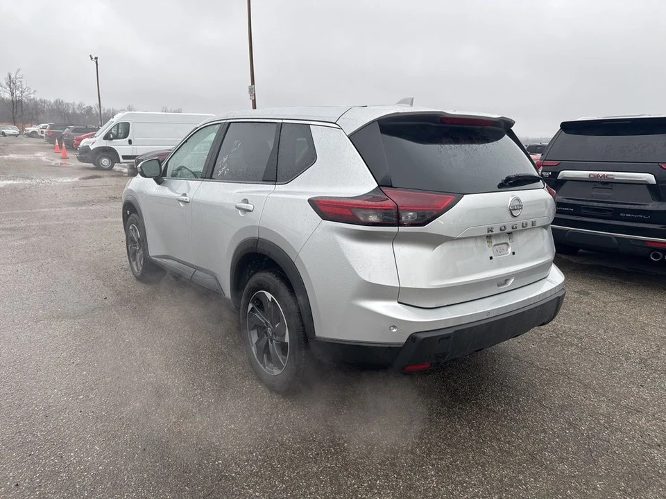 2025 Nissan Rogue - Image 2 of 6