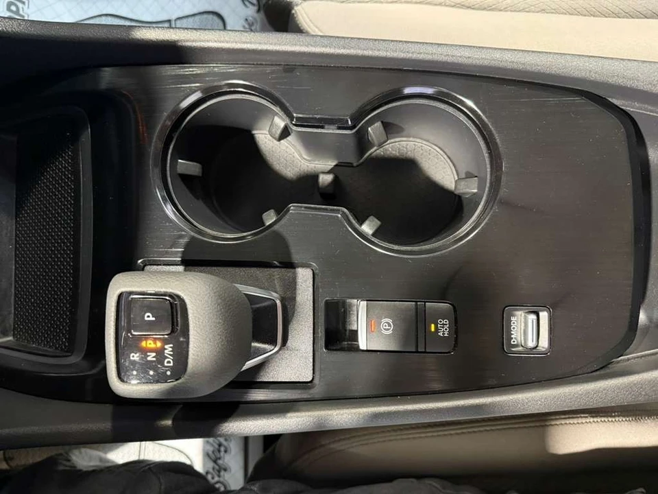 2025 Nissan Rogue - Image 17 of 21