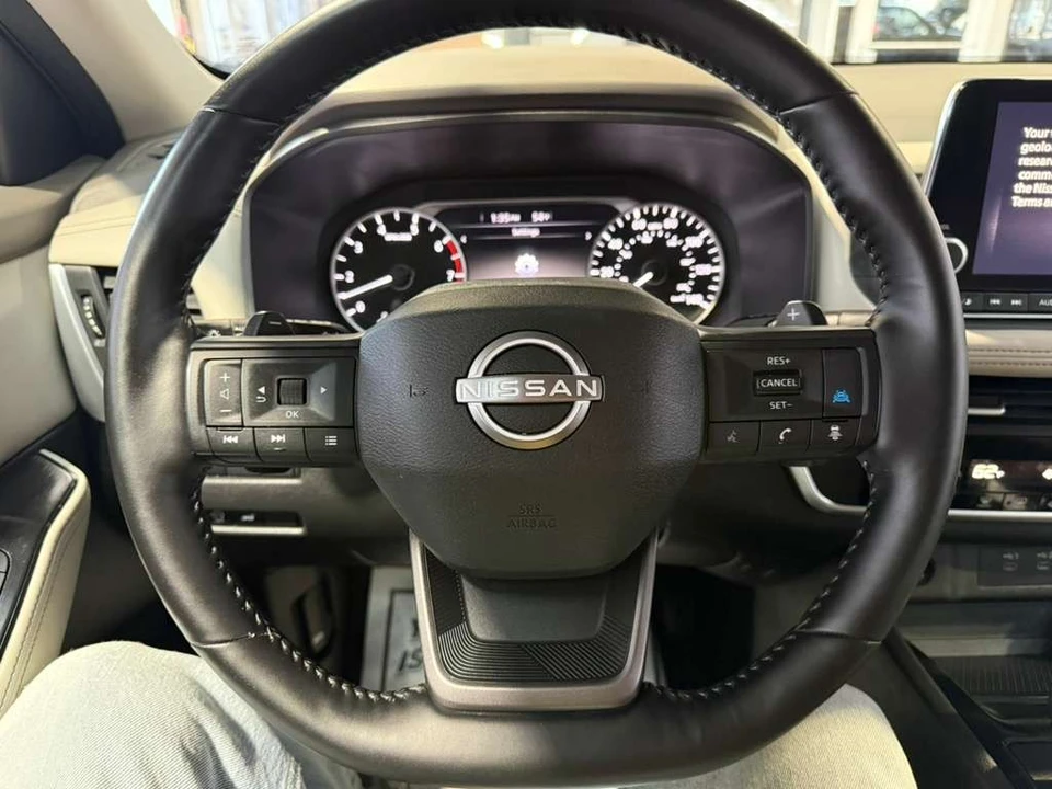 2025 Nissan Rogue - Image 10 of 21