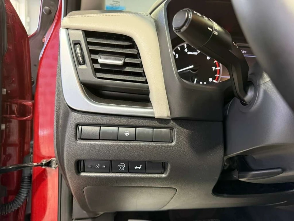 2025 Nissan Rogue - Image 20 of 21