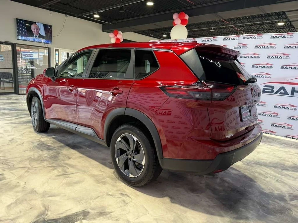 2025 Nissan Rogue - Image 9 of 21