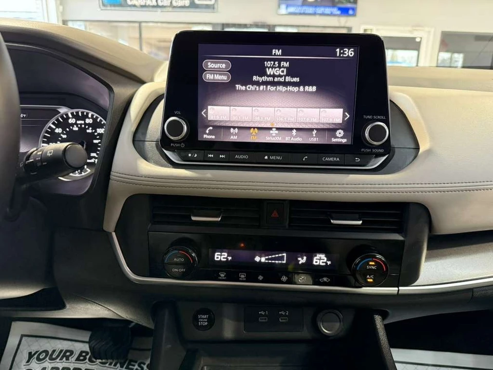 2025 Nissan Rogue - Image 15 of 21
