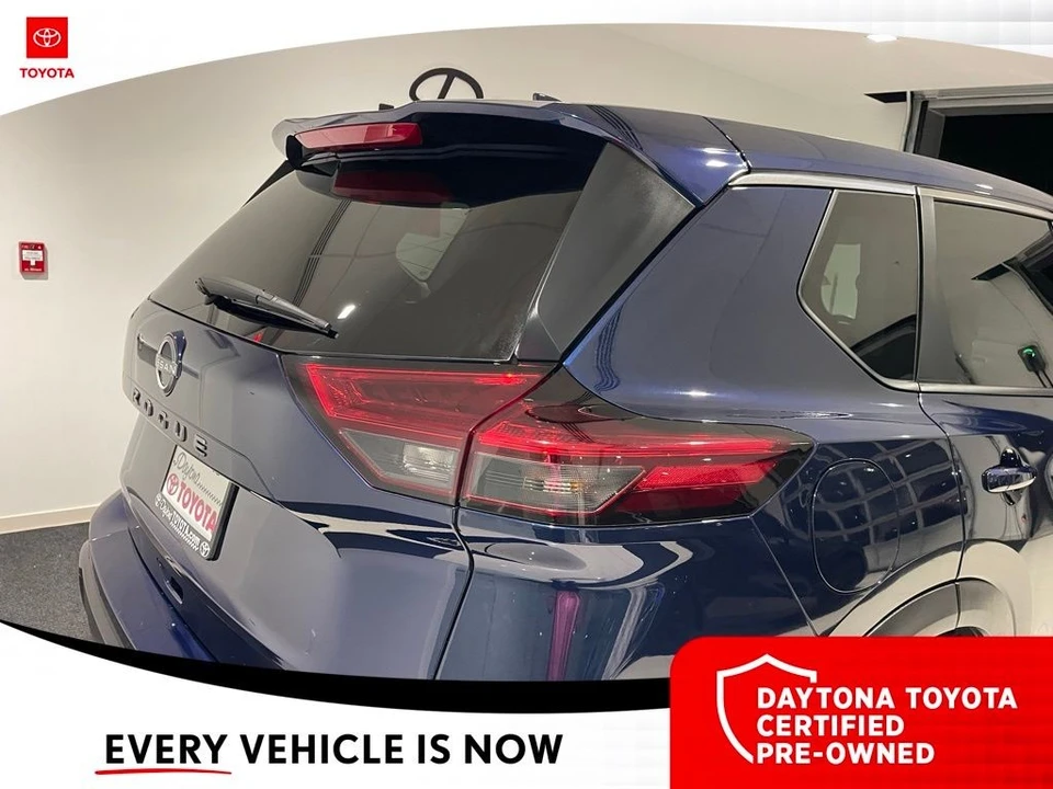 2025 Nissan Rogue - Image 9 of 12