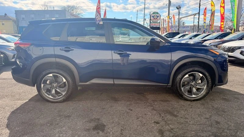 2025 Nissan Rogue - Image 11 of 12