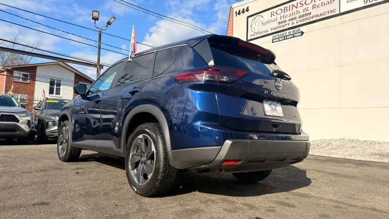 2025 Nissan Rogue - Image 8 of 12