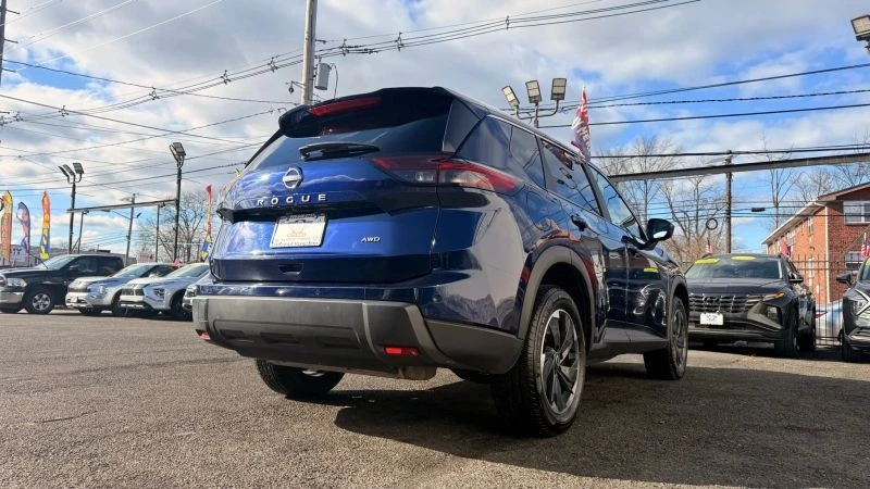 2025 Nissan Rogue - Image 9 of 12