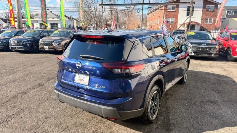 2025 Nissan Rogue - Image 7 of 12