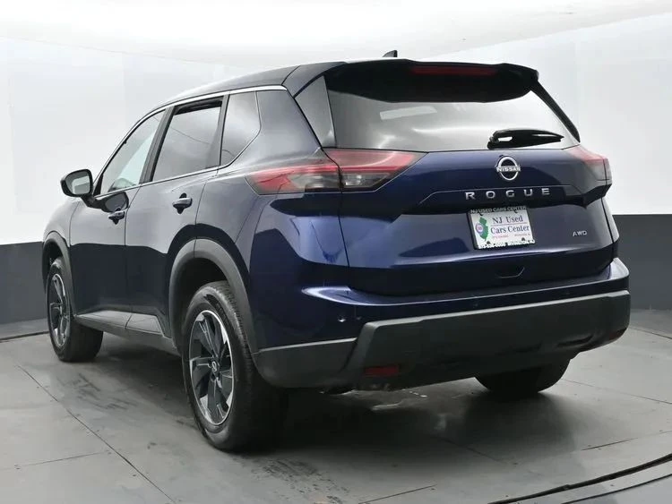 2025 Nissan Rogue - Image 9 of 12