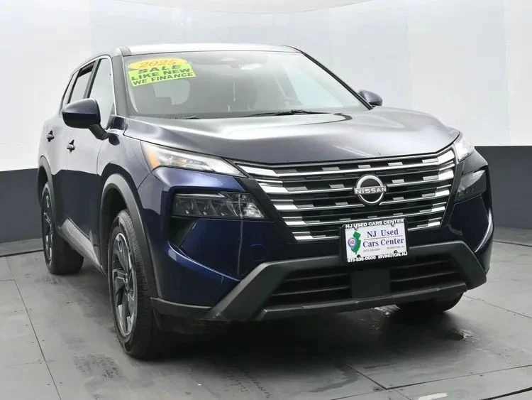 2025 Nissan Rogue - Image 2 of 12
