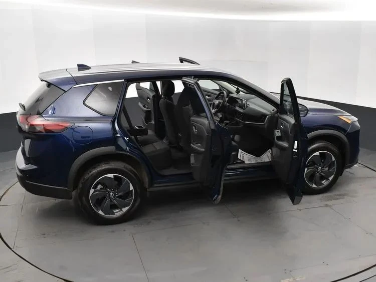 2025 Nissan Rogue - Image 6 of 12