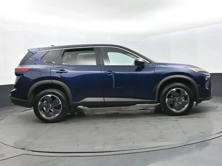 2025 Nissan Rogue - Image 4 of 12