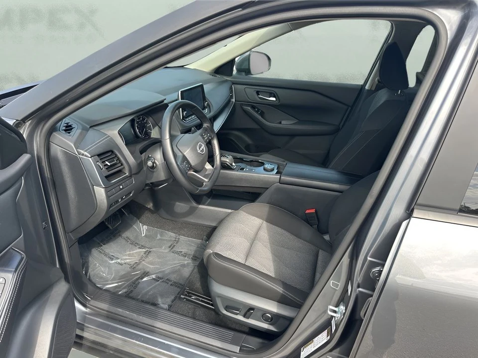 2025 Nissan Rogue - Image 9 of 21