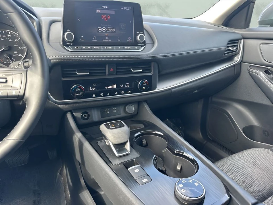 2025 Nissan Rogue - Image 16 of 21