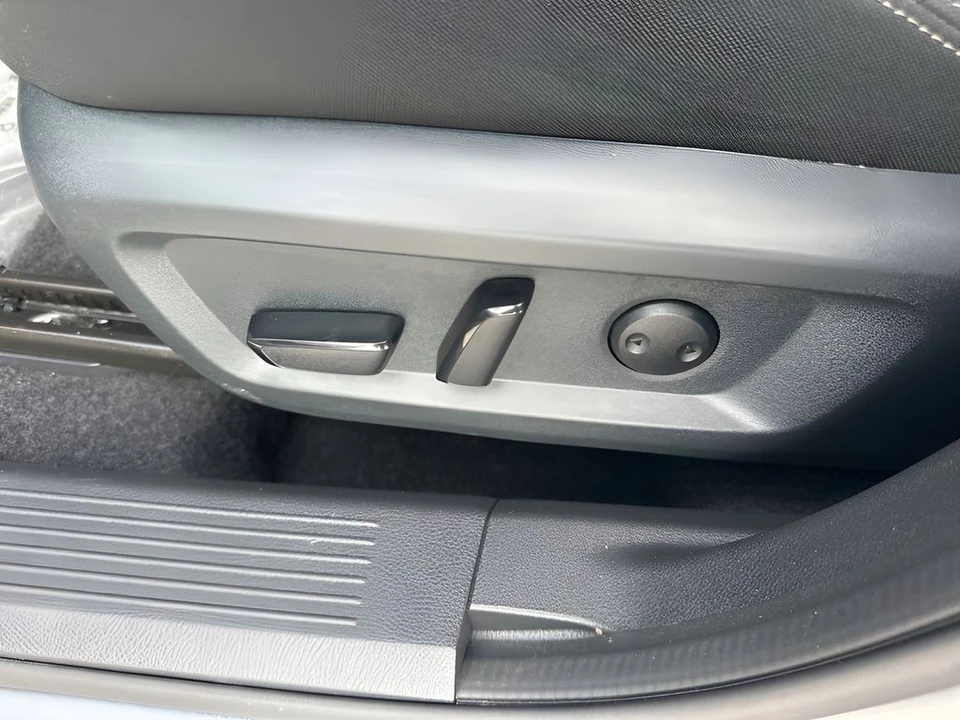 2025 Nissan Rogue - Image 10 of 21