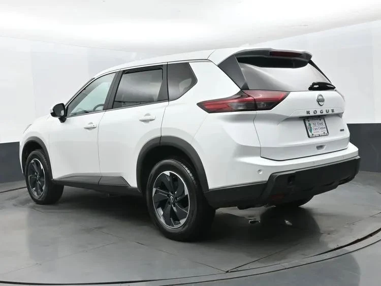 2025 Nissan Rogue - Image 9 of 12