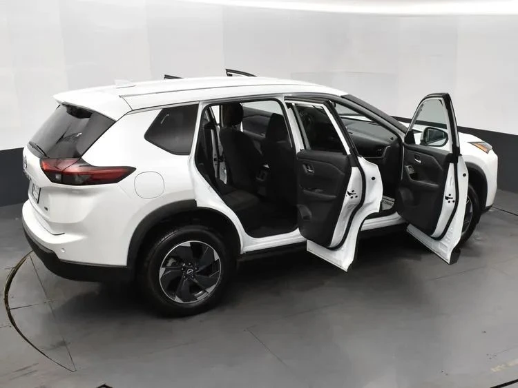 2025 Nissan Rogue - Image 6 of 12