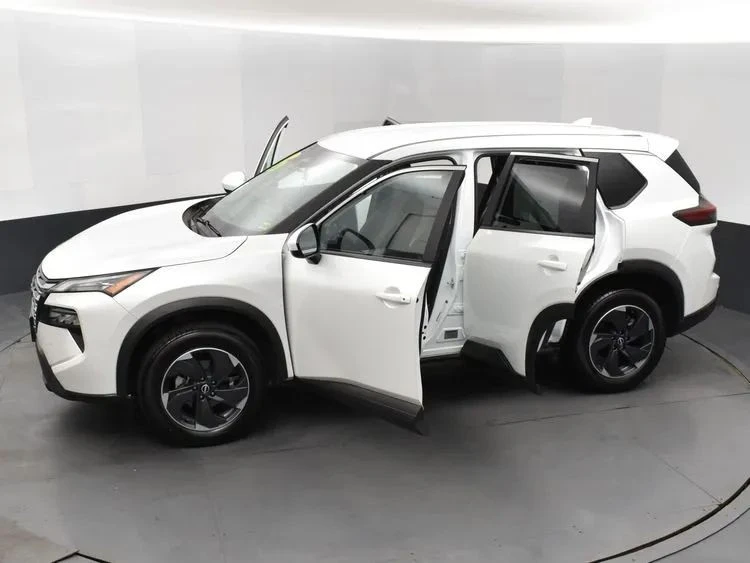 2025 Nissan Rogue - Image 7 of 12