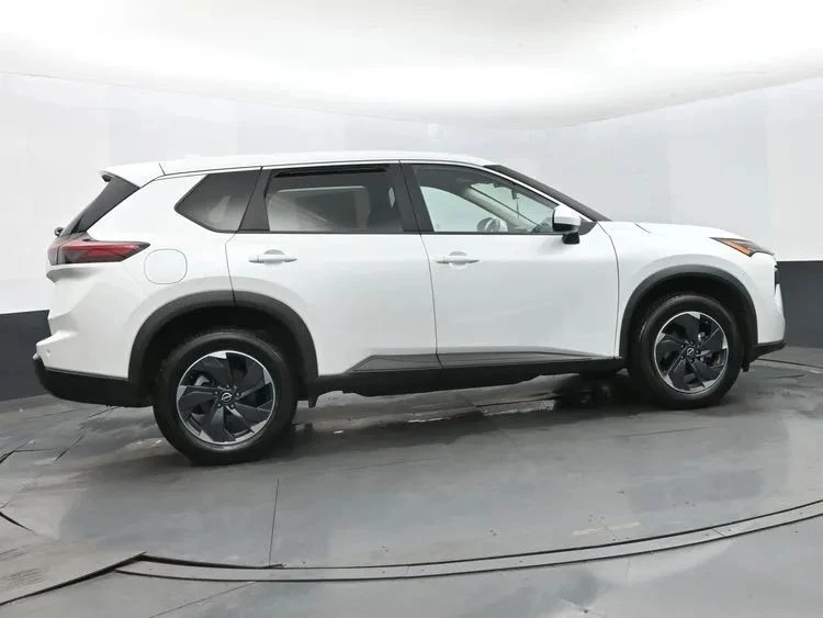 2025 Nissan Rogue - Image 4 of 12