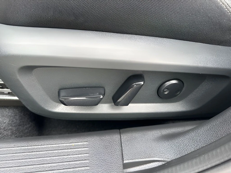 2025 Nissan Rogue - Image 10 of 21