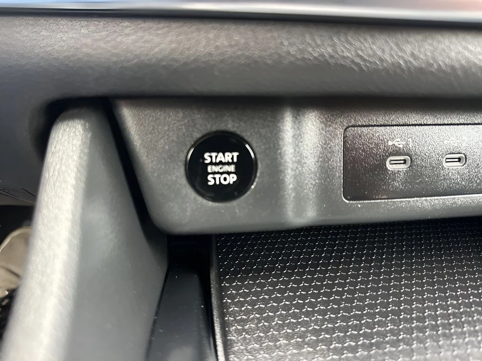 2025 Nissan Rogue - Image 20 of 21