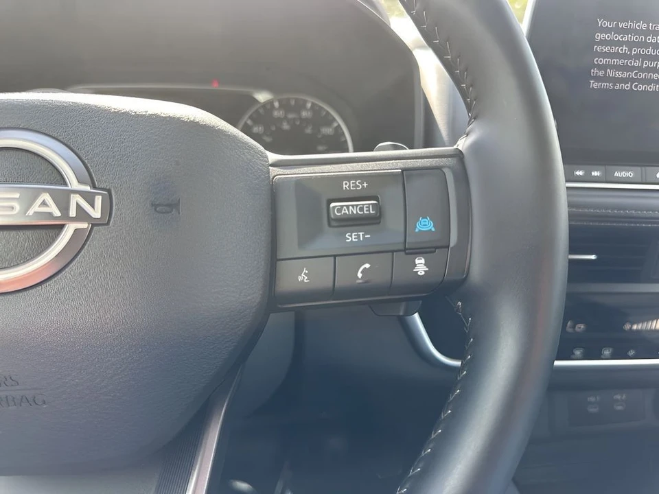 2025 Nissan Rogue - Image 15 of 21