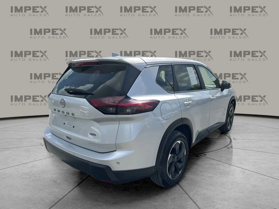 2025 Nissan Rogue - Image 5 of 21