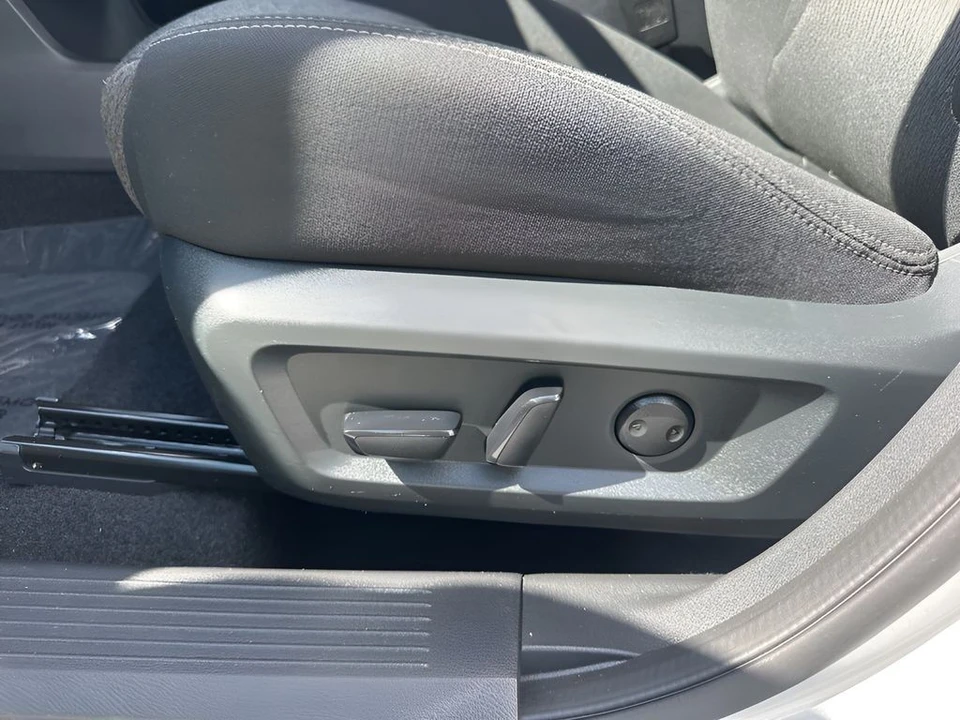 2025 Nissan Rogue - Image 10 of 21