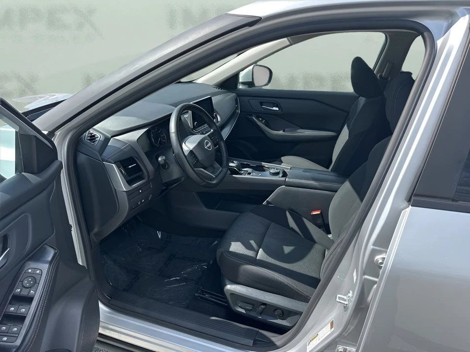 2025 Nissan Rogue - Image 9 of 21
