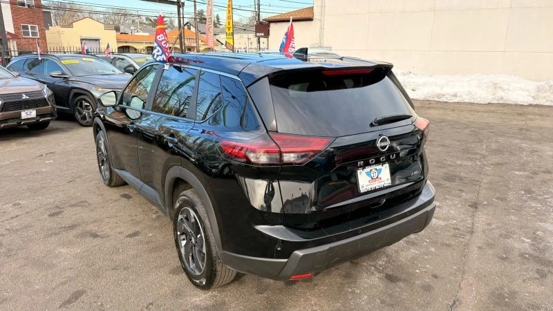 2025 Nissan Rogue - Image 5 of 12