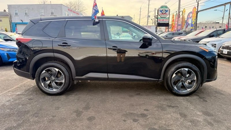 2025 Nissan Rogue - Image 11 of 12