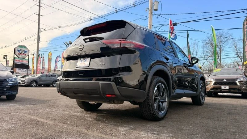2025 Nissan Rogue - Image 9 of 12