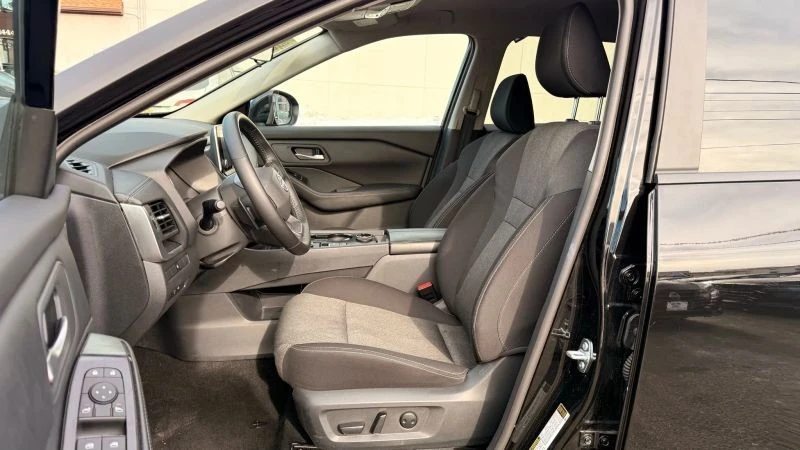 2025 Nissan Rogue - Image 12 of 12