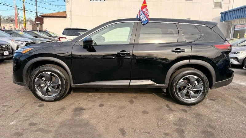 2025 Nissan Rogue - Image 10 of 12