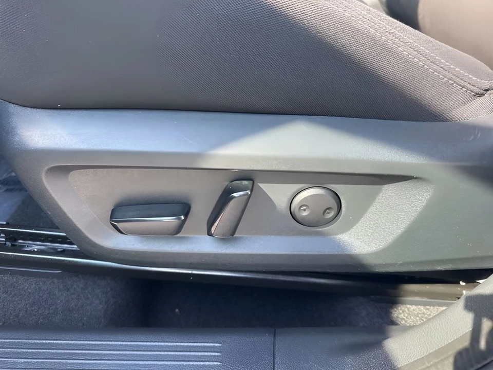 2025 Nissan Rogue - Image 10 of 21
