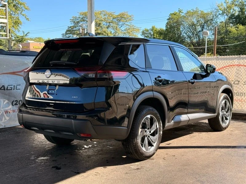 2025 Nissan Rogue - Image 11 of 12