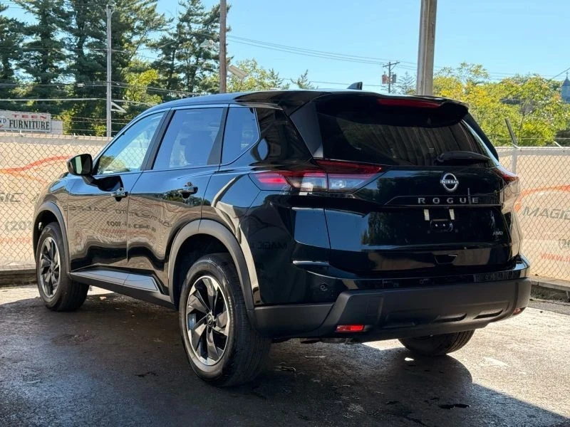 2025 Nissan Rogue - Image 9 of 12