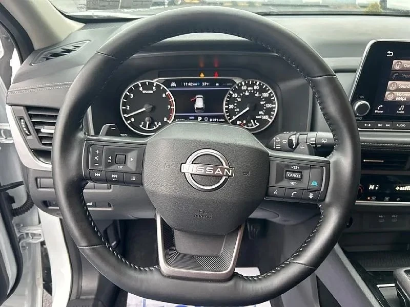 2025 Nissan Rogue - Image 7 of 12