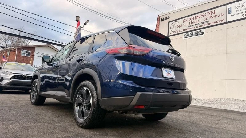 2025 Nissan Rogue - Image 8 of 12