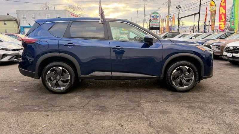 2025 Nissan Rogue - Image 11 of 12