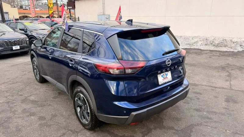 2025 Nissan Rogue - Image 5 of 12